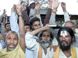 Индусские радикалы готовятся к освящению колонн будущего храма бога Рамы в Айодхье