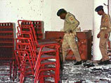 Пакистанские солдаты в здание церкви после взрыва