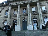 Во Франции запрещено продавать или демонстрировать посвященные нацизму или связанные с ним материалы, и решение суда вполне соответствует законодательству страны Во Франции запрещено продавать или демонстрировать посвященные нацизму или связанные с ним материалы, и решение суда вполне соответствует законодательству страны
