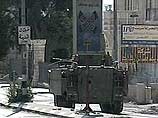 В результате обстрела из танковых орудий и пулеметов домов палестинцев один человек погиб, трое ранены