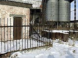 Кемеровской области всерьез угрожает отравление ядохимикатами: с советских времен на территории Кузбасса осталось около 150 складов, в которых хранятся пришедшие в негодность пестициды - не менее 300 тонн