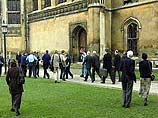 В Великобритании два преподавателя уволены из Оксфордского университета за взятки