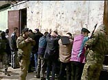 Шесть руководителей бандгрупп, 30 рядовых боевиков и восемь преступников, находящихся в федеральном розыске, задержано за время проведения операции "Ангел" в Грозном