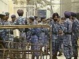 Тюрьма окружена полицейскими и армейскими подразделениями