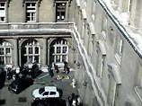 Ричард Дюрн выбросился из окна полицейского участка после того, как расстрелял своих коллег Ричард Дюрн выбросился из окна полицейского участка после того, как расстрелял своих коллег