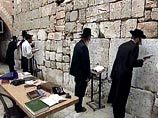 В Иерусалиме арабы забрасывают камнями евреев, молящихся у Стены Плача В Иерусалиме арабы забрасывают камнями евреев, молящихся у Стены Плача
