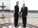 Встреча началась около 12 часов, и по официальным сообщениям, Путин обсуждает с Блэром "экономические и международные вопросы"