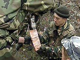 Сотрудники Краснодарского ОМОНа обнаружили фугас, который был заложен в непосредственной близости от моста через реку Сунжа Сотрудники Краснодарского ОМОНа обнаружили фугас, который был заложен в непосредственной близости от моста через реку Сунжа