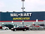 Американская компания Wal-Mart Stores, владеющая крупнейшей сетью дешевых супермаркетов, вышла на первую позицию, обойдя лидера 2000 года - нефтяную компанию Exxon