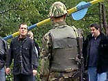 В субботу около 18:40 на КПП-302 трое грузин попытались отобрать оружие у военнослужащих, которые осматривали их машину