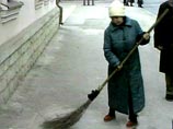 Яковлев хочет, чтобы они "за свое пособие поработали хотя бы 2-3 часа в день, к примеру, на уборке улиц"