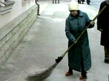 Яковлев хочет, чтобы они "за свое пособие поработали хотя бы 2-3 часа в день, к примеру, на уборке улиц" Яковлев хочет, чтобы они "за свое пособие поработали хотя бы 2-3 часа в день, к примеру, на уборке улиц"