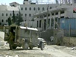 Израильские военные утверждают, что целью операции является арест нескольких подозреваемых, а не новая оккупация города