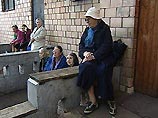 Бабушка увидела, что грабители уносят тюки с вещами. Она не испугалась, а решила действовать Бабушка увидела, что грабители уносят тюки с вещами. Она не испугалась, а решила действовать