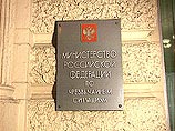 Пожарные вскрывают перекрытия и производят заливку тлеющих очагов. В здании сохраняется сильное задымление. Причины возгорания выясняются Пожарные вскрывают перекрытия и производят заливку тлеющих очагов. В здании сохраняется сильное задымление. Причины возгорания выясняются