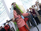 В прошлом году ярмарка изобиловала работами модных европейских и американских авангардистов В прошлом году ярмарка изобиловала работами модных европейских и американских авангардистов
