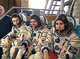 Три астронавта, включая второго космического туриста - южноафриканского миллионера Марка Шаттлворта, - отправились сегодня в космос