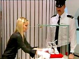 Эта поистине королевская пара женской обуви представляет собой сплетение платиновых нитей с рассыпанными по ним бриллиантами Эта поистине королевская пара женской обуви представляет собой сплетение платиновых нитей с рассыпанными по ним бриллиантами