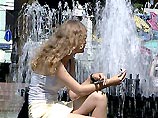 В этот день на Манежной площади проходит ежегодный весенний праздник фонтанов