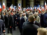 От стен Лувра в центре Парижа стартовала демонстрация в поддержку правого популистского лидера Жана-Мари Ле Пена