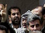Возле здания его ожидали сотни палестинцев, восторженно приветствовавших освобождение своего лидера