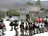 Ученики и их родители присутствовали на церемонии поднятия государственного флага в одной из местных школ