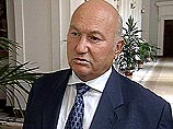 Мэр Москвы Юрий Лужков не собирается досрочно слагать с себя полномочия члена Совета Федерации. Об этом он заявил сегодня журналистам Мэр Москвы Юрий Лужков не собирается досрочно слагать с себя полномочия члена Совета Федерации. Об этом он заявил сегодня журналистам