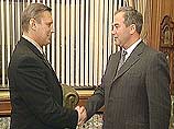 Премьер-министр России Михаил Касьянов провел встречу с губернатором Приморского края Евгением Наздратенко