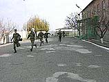 Российские пограничники, несущие службу на армяно-турецкой границе, провели день открытых дверей. Впервые в военную часть были допущены журналисты