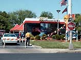 В США в McDonald`s врезался автомобиль