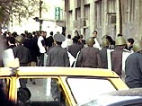 На улицах города выстроились хлебные очереди. Ажиотаж возник из-за введения ограниченного режима подачи газа, в связи с чем пекарни работают с перебоями На улицах города выстроились хлебные очереди. Ажиотаж возник из-за введения ограниченного режима подачи газа, в связи с чем пекарни работают с перебоями