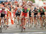 Четвертый этап веломногодневки "Джиро д'Италия" выиграл Робби Макивен