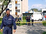 Ворвавшиеся в помещение филиала одного из международных банков преступники в упор расстреляли из автоматов всех находившихся в нем сотрудников
