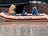 На Камчатке спасатели сняли с полузатонувшего судна четверых подростков