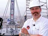 Житель Манчестера Стив Беннетт проводит испытания принципиально нового ракетного двигателя