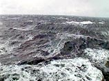 В Баренцевом море продолжается шторм