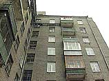 В Павлодаре в течение одного дня пять мужчин упали с различных этажей жилых домов