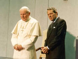 На борту папского самолета комментируют визиты Иоанна Павла II