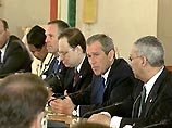 Буш, заметив разложенные на столе сладости, быстро положил себе в рот конфетку