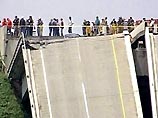 В Оклахоме, где баржа обрушила секцию моста, удалось спасти 4 человек