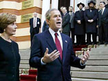 Буш посетил в Петербурге православный собор и синагогу
