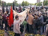 Антиглобалистов на Пушкинской площади разгоняет ОМОН