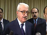 Ирак в дальнейшем не намерен подчиняться международным санкциям, заявил иракский вице-премьер Тарик Азиз после прилета в Дамаск