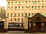 Допрос был назначен на 15:00. В это время ни сам Березовский, ни кто-либо из его представителей у здания Генпрокуратуры не появился