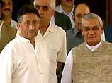 Премьер-министр Индии Атал Бихари Ваджпаи и президент Пакистана Первез Мушарраф