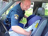 Родители, выбравшие недостаточно надежное сиденье для своего ребенка в автомобиле, ставят под угрозу его жизнь