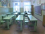 На протяжении последних 3 месяцев преподаватели не получили ни копейки заработной платы На протяжении последних 3 месяцев преподаватели не получили ни копейки заработной платы