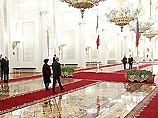 Официальный визит президента Италии Карло Чампи в Москву завершился торжественной церемонией прощания. Владимир Путин принял итальянского президента в Георгиевском зале Кремля