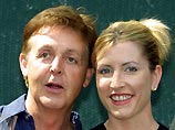 Пол Маккартни и его невеста на вертолете прибыли к месту венчания Пол Маккартни и его невеста на вертолете прибыли к месту венчания