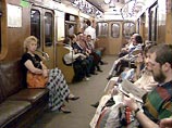Как сообщил начальник Московского метрополитена, во второй половине дня в пятницу "на метромосту произошел пробой изоляторов контактного рельса по обоим главным путям..."